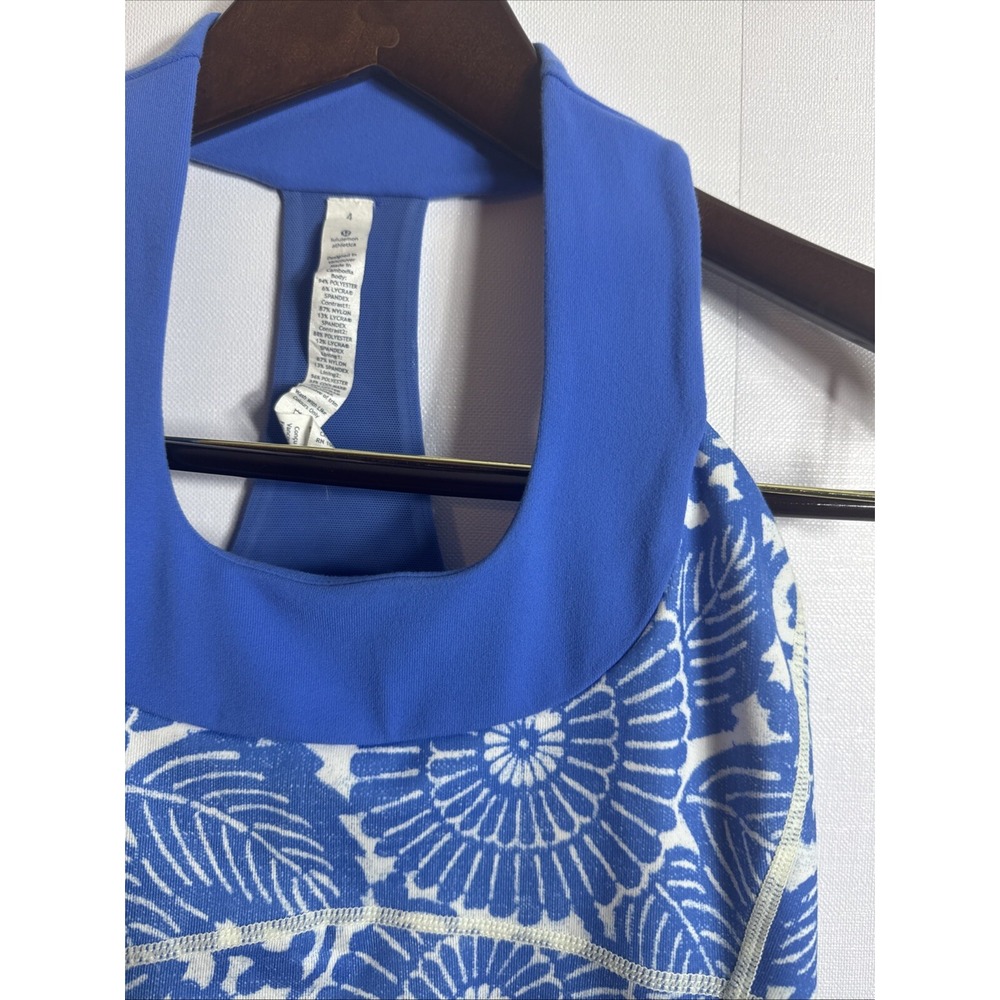 Lululemon Scoop Neck Tank Women's 4 Blue & White Floral Pattern‎ - Picture 5 of 10
